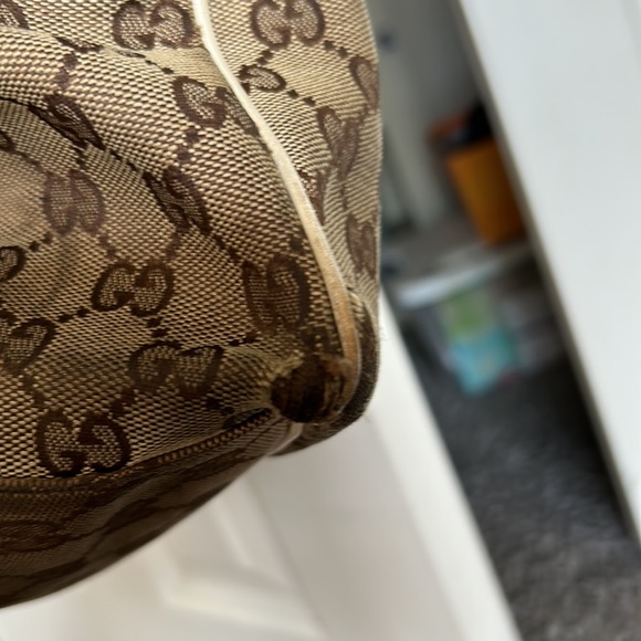 Gucci tote hobo style has wear monogram throughout - Picture 10 of 12